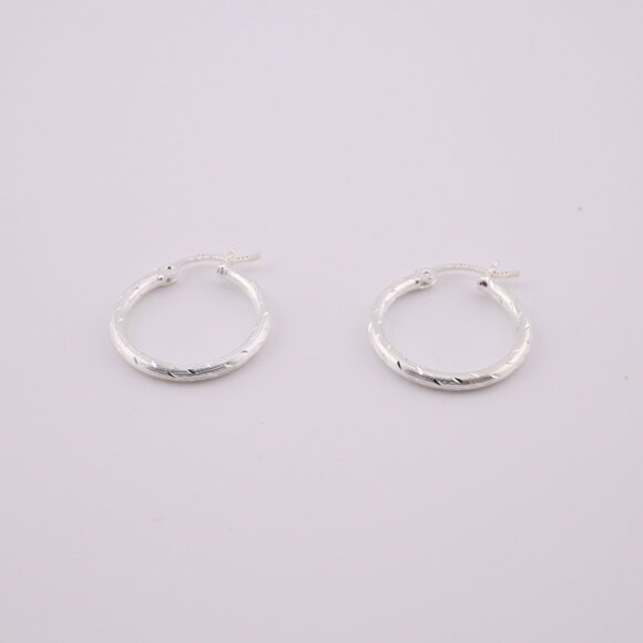 Women's Sterling Silver Diamond-Cut Texture Hoop Earrings – Everyday Accessory** - Picture 9 of 9